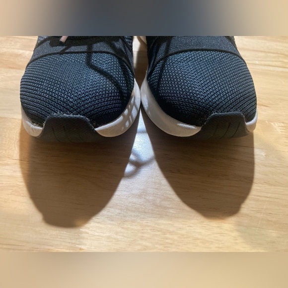 Under Armour sneakers in size 7.5 in EUC. Black & white with purple accents - Picture 4 of 8